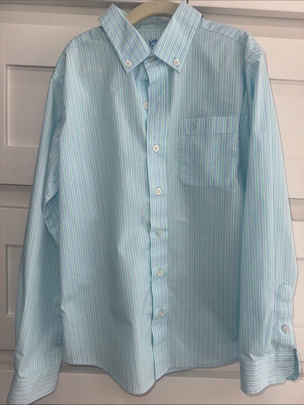 NWOT Southern Tide boys M(8-10) button down shirt

Perfect condition